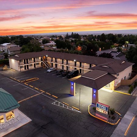 Quincy Inn And Suites Exterior foto
